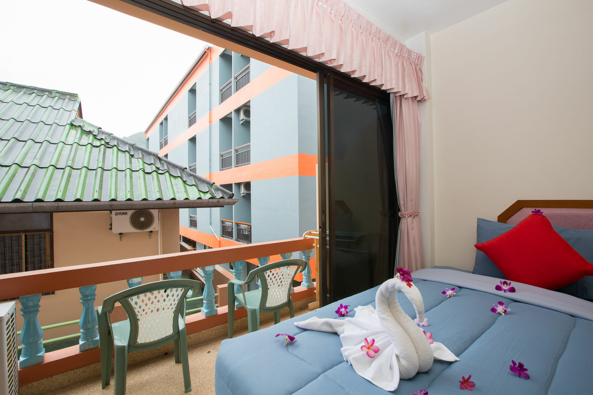 Chusri Hotel Patong Zewnętrze zdjęcie